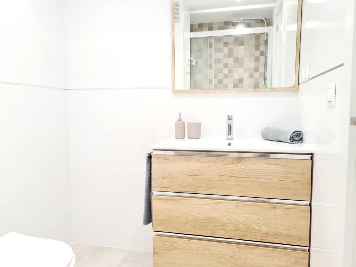 Apartamento Moderno Y Con Estilo En La Carihuela Torremolinos Zewnętrze zdjęcie